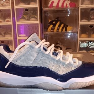 JORDAN 11 LOW GEORGETOWN 2015